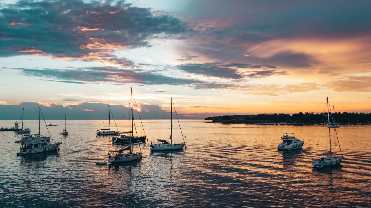 City Center Coastal Escape - Apartments With Sea View Or Cozy Room Novigrad Istria Esterno foto