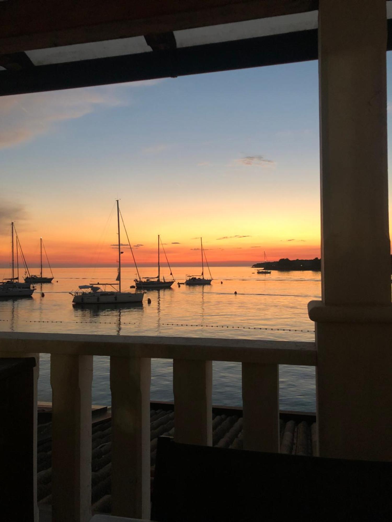 City Center Coastal Escape - Apartments With Sea View Or Cozy Room Novigrad Istria Esterno foto