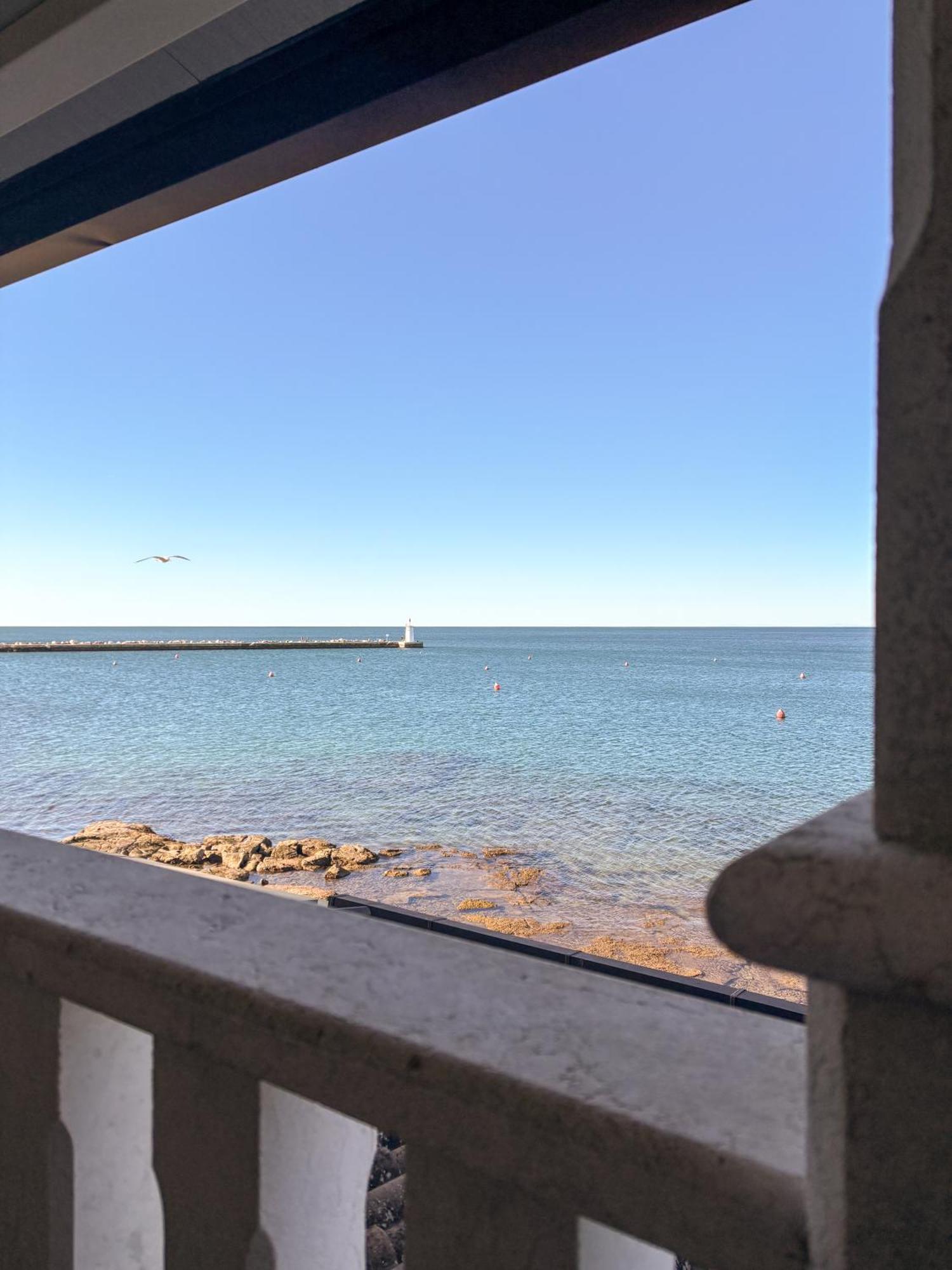 City Center Coastal Escape - Apartments With Sea View Or Cozy Room Novigrad Istria Esterno foto