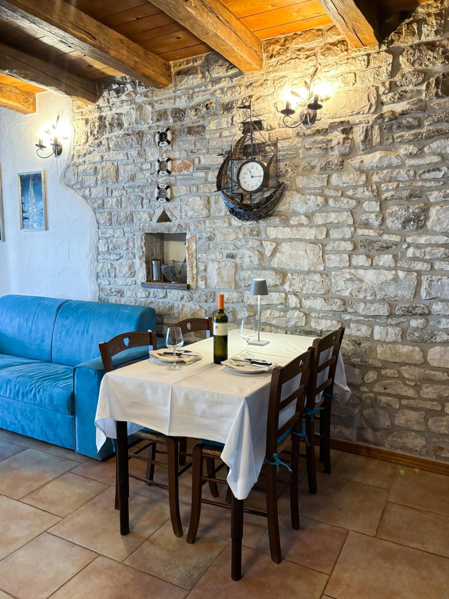 City Center Coastal Escape - Apartments With Sea View Or Cozy Room Novigrad Istria Esterno foto