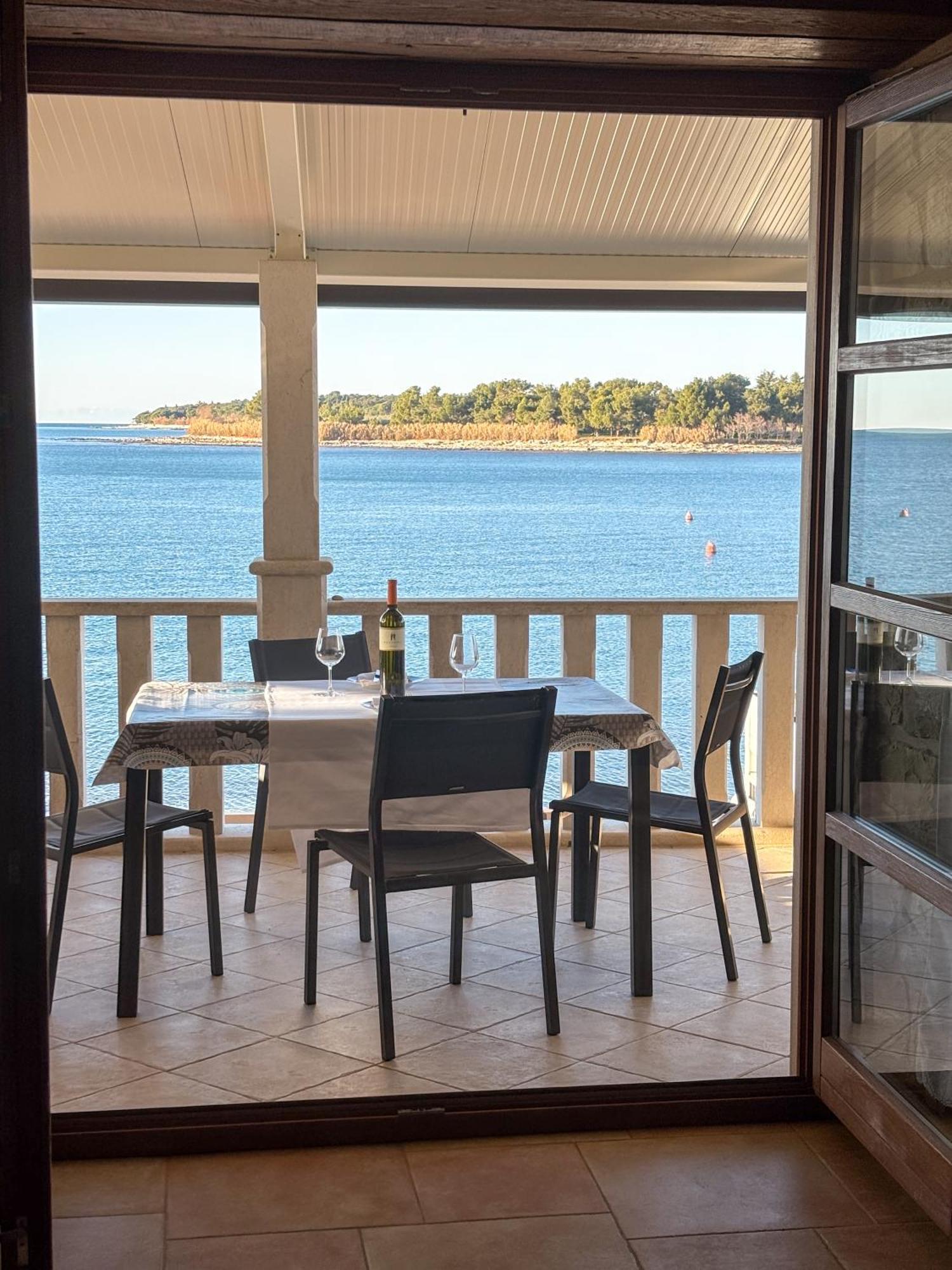 City Center Coastal Escape - Apartments With Sea View Or Cozy Room Novigrad Istria Esterno foto