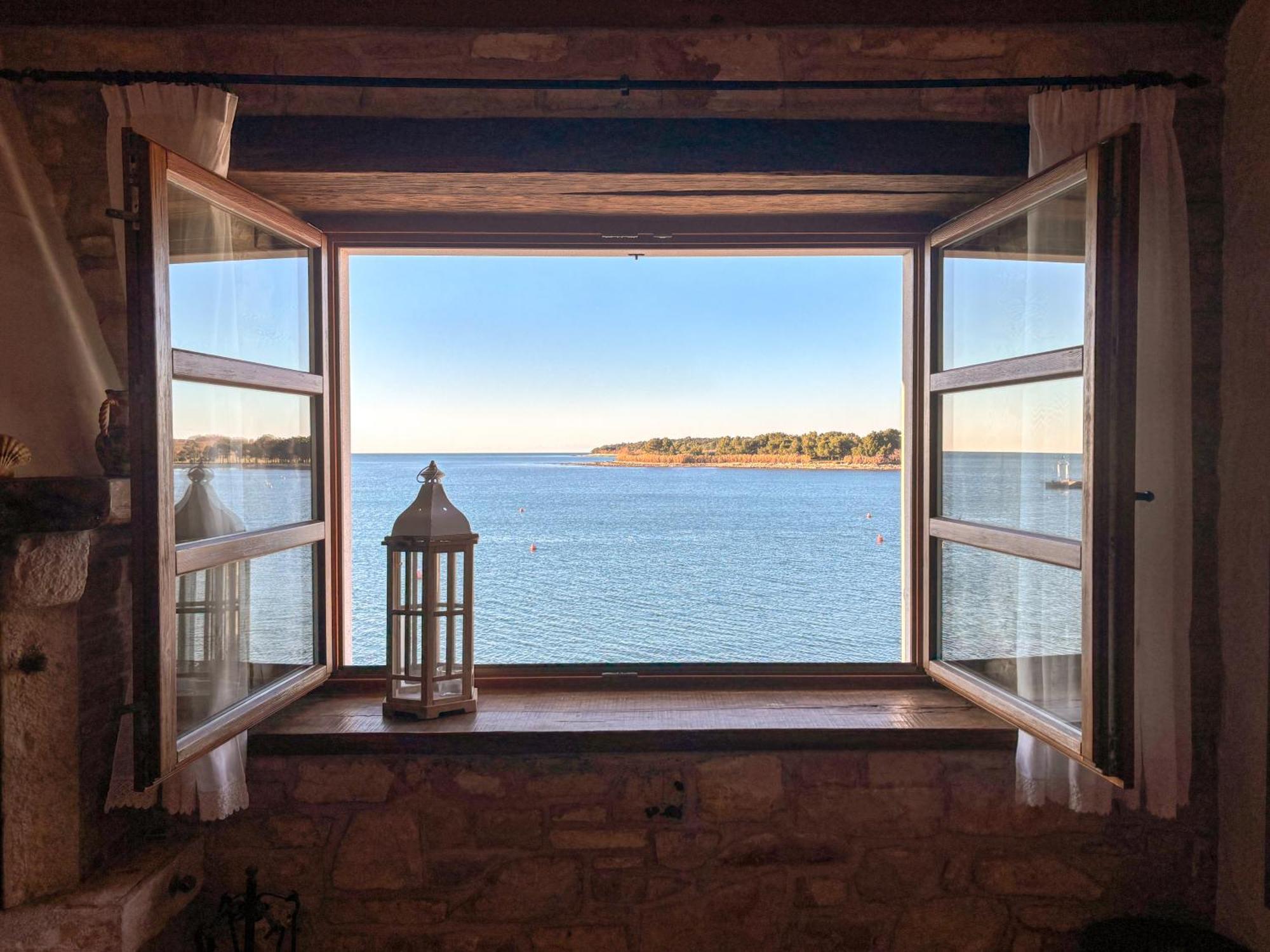 City Center Coastal Escape - Apartments With Sea View Or Cozy Room Novigrad Istria Esterno foto